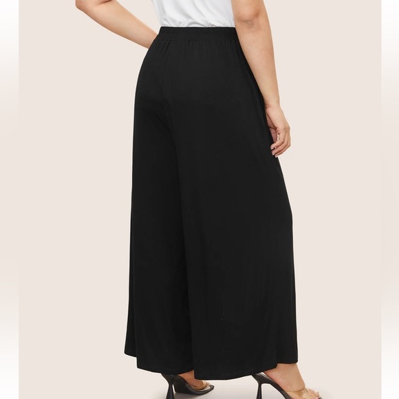 BloomChic Plus Size Supersoft Essentials Button Detail Wide Leg Pants - Picture 2 of 7